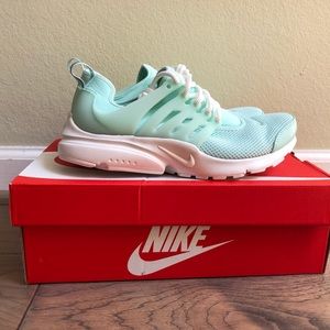 Brand New Women’s Nike Air Presto SE’s 👟👟